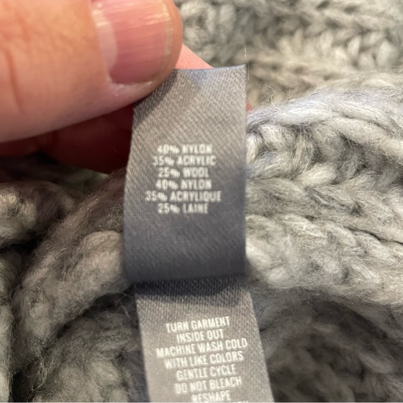 Aerie women’s size M chunky knit cropped sweater in very good condition. - Picture 3 of 7